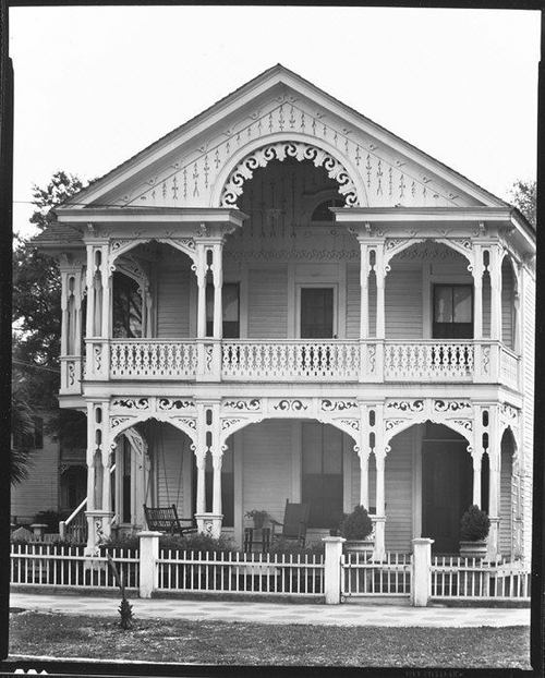 Walker Evans, Folk Victorian House with Front-Gabled Roof, Florida