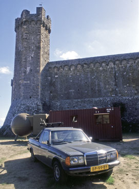 Atelier Van Lieshout, série     Mercedes with 57mm Cannon, 1998