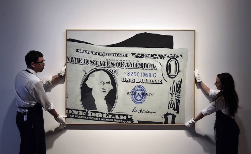Présentation de Silver Certificate d'Andy Warhol chez Sotheby's à Londres le 9 juin