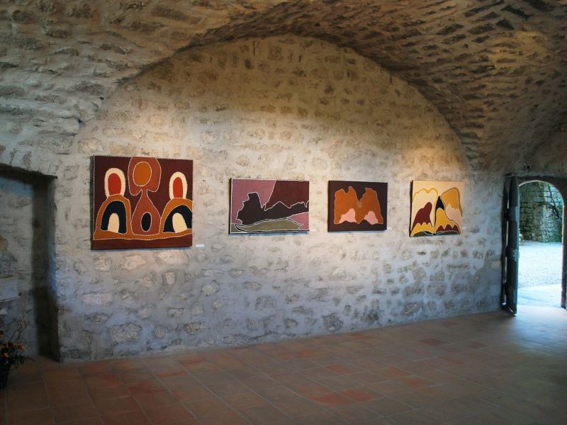 Vue de l'exposition L'art Aborigène, Château de Vogué, 2010