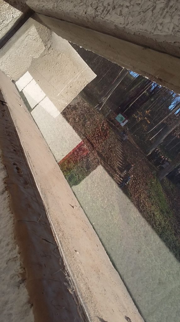 Couvent de la Tourette, vue sur l'extérieur depuis les couloirs, 2015. Photographie ©FrançoisBoutard