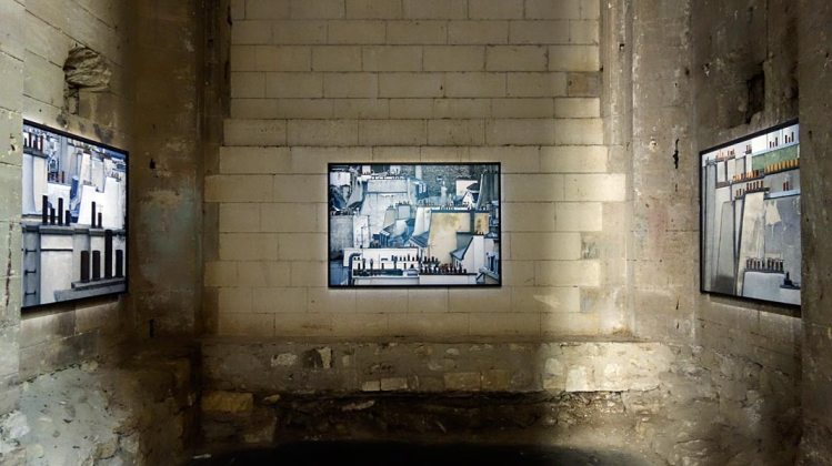Vue de l'exposition, Michael Wolf, La vie dans les villes, série Paris Roof tops, 2014