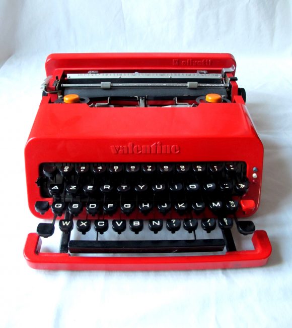 Machine à écrire Valentine, design Ettore Sottsass, marque Olivetti (1969).