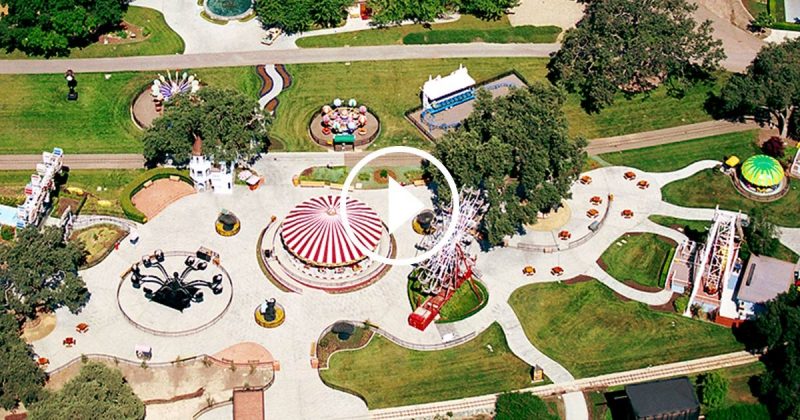 Vue aérienne du ranch de Michael Jackson, Neverland, transformé en parc d'attractions. Un paradis du jeu pour un adulte qui a refusé de grandir.
