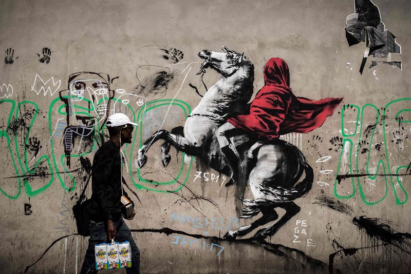 Graffiti de Banksy à Paris dénonçant la crise migratoire en Europe