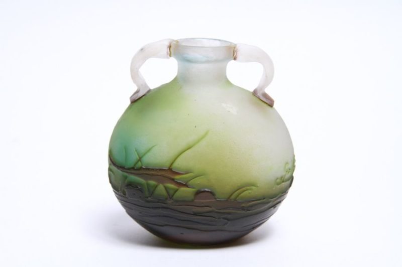 Emile Gallé, vase en verre double de forme gourde méplate à 2 anses appliquées à chaud