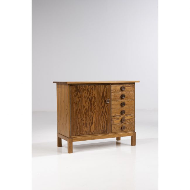 Cabinet en bois (pin), design : Aino Aalto pour Artek, années 40. 