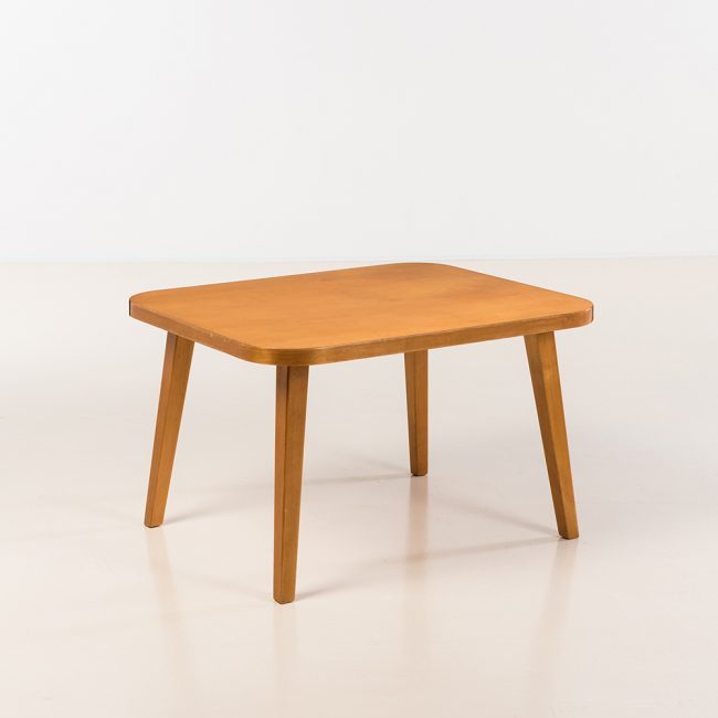 Table basse en bois vers 1950, design Aino Aalto pour Artek