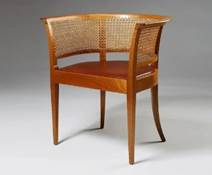  Chaise Faaborg, design Kaare KLINT, 1915. Une chaise créée pour le Musée Faaborg du Danemark. Un mariage parfait entre la recherche d’un objet fonctionnel (l’assise est très légère et peut être déplacée) et un design moderne.