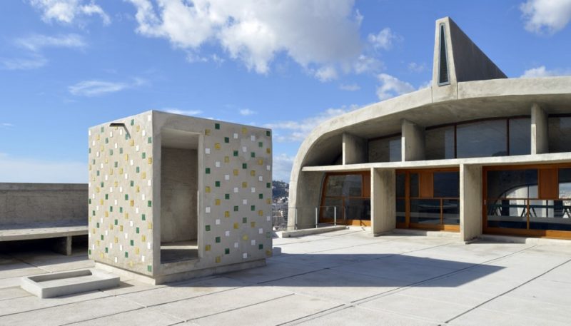 le toit de la Cité radieuse occupé aujourd’hui par le Mamo, nouveau centre d'art contemporain géré par le designer français Ora-ïto.