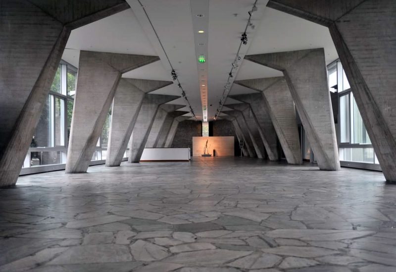 Siège de l’Unesco, Paris, vue de l’intérieur. Le béton brut est omniprésent.
